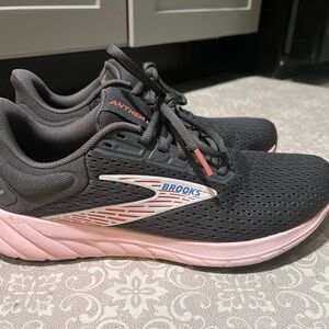 Brooks Anthem 6 Women’s Black and Pink Athletic Shoes with Breathable Mesh